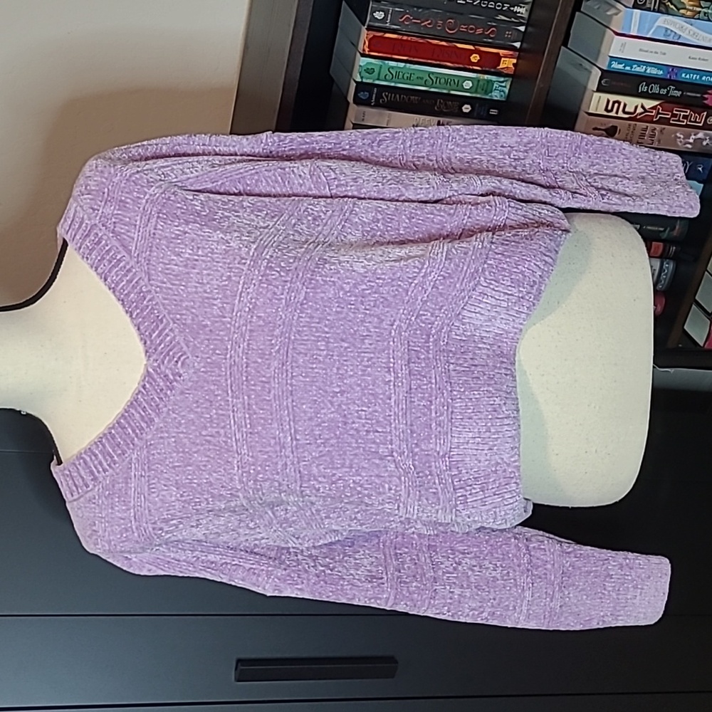 Lavender V-Neck Sweater Cropped |Womens